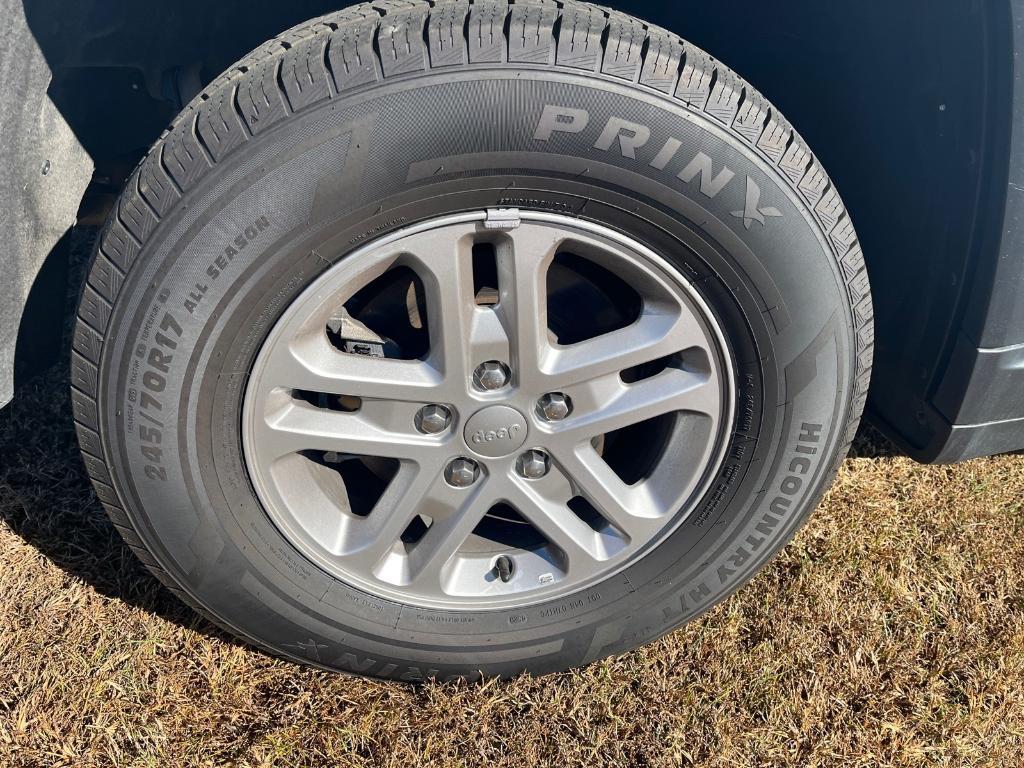 used 2024 Jeep Grand Cherokee car, priced at $30,640