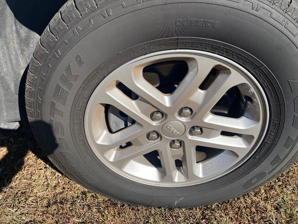 used 2024 Jeep Grand Cherokee car, priced at $30,018