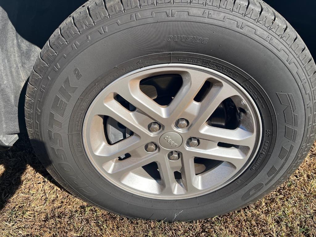 used 2024 Jeep Grand Cherokee car, priced at $30,018