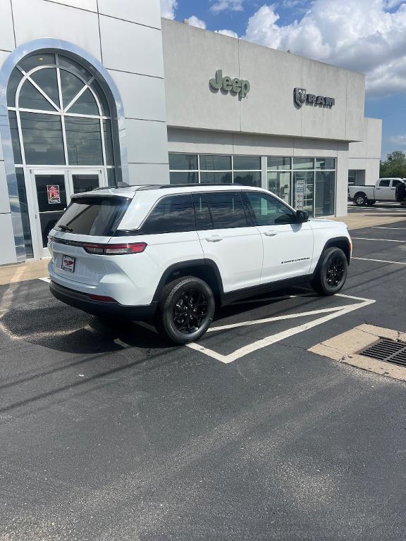 new 2026 Jeep Grand Cherokee car, priced at $44,201