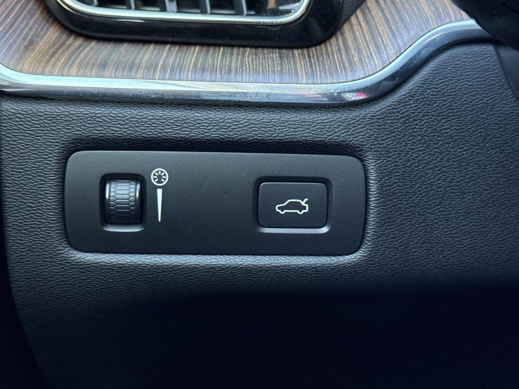 used 2020 Volvo XC60 car, priced at $25,989