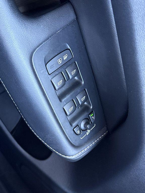 used 2020 Volvo XC60 car, priced at $25,989