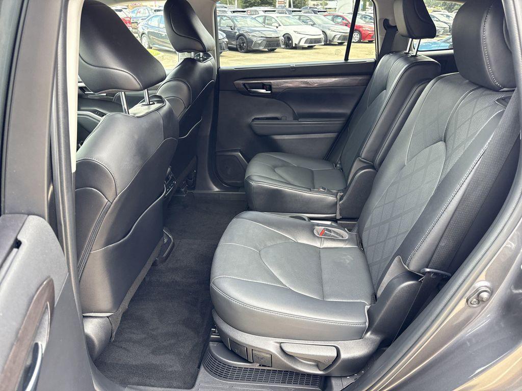 used 2022 Toyota Highlander Hybrid car, priced at $36,976