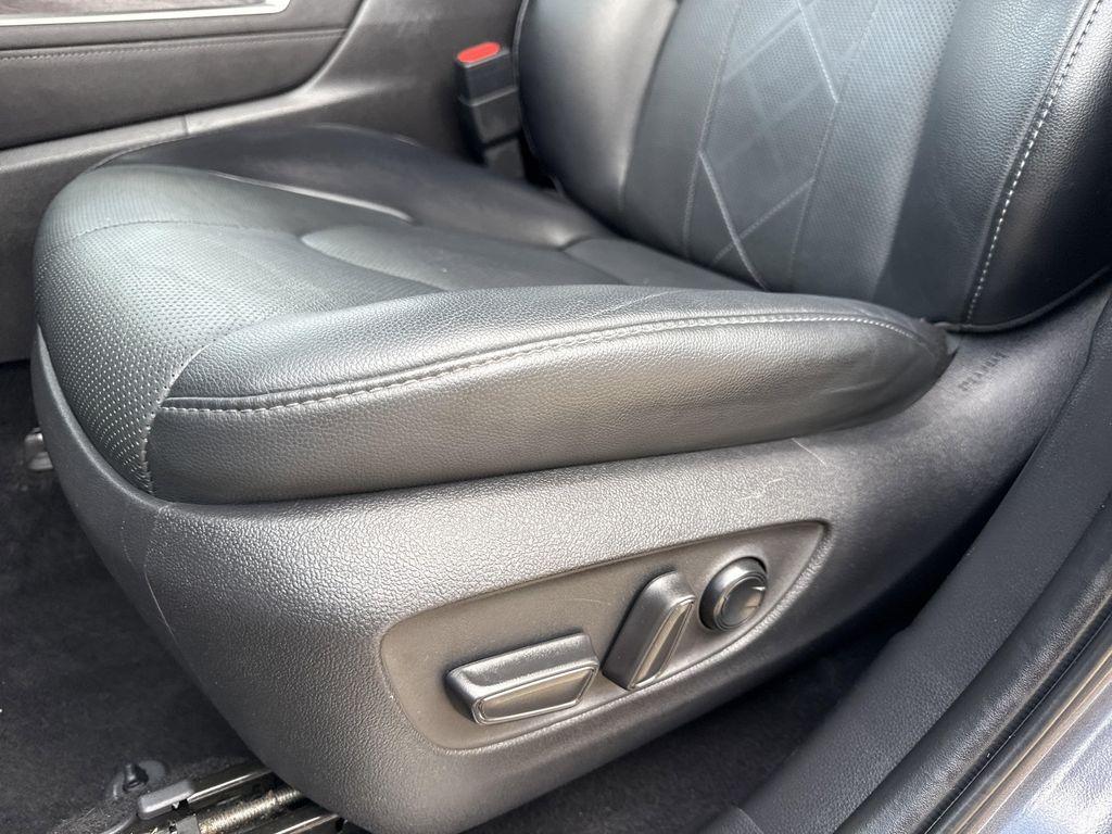 used 2022 Toyota Highlander Hybrid car, priced at $36,976