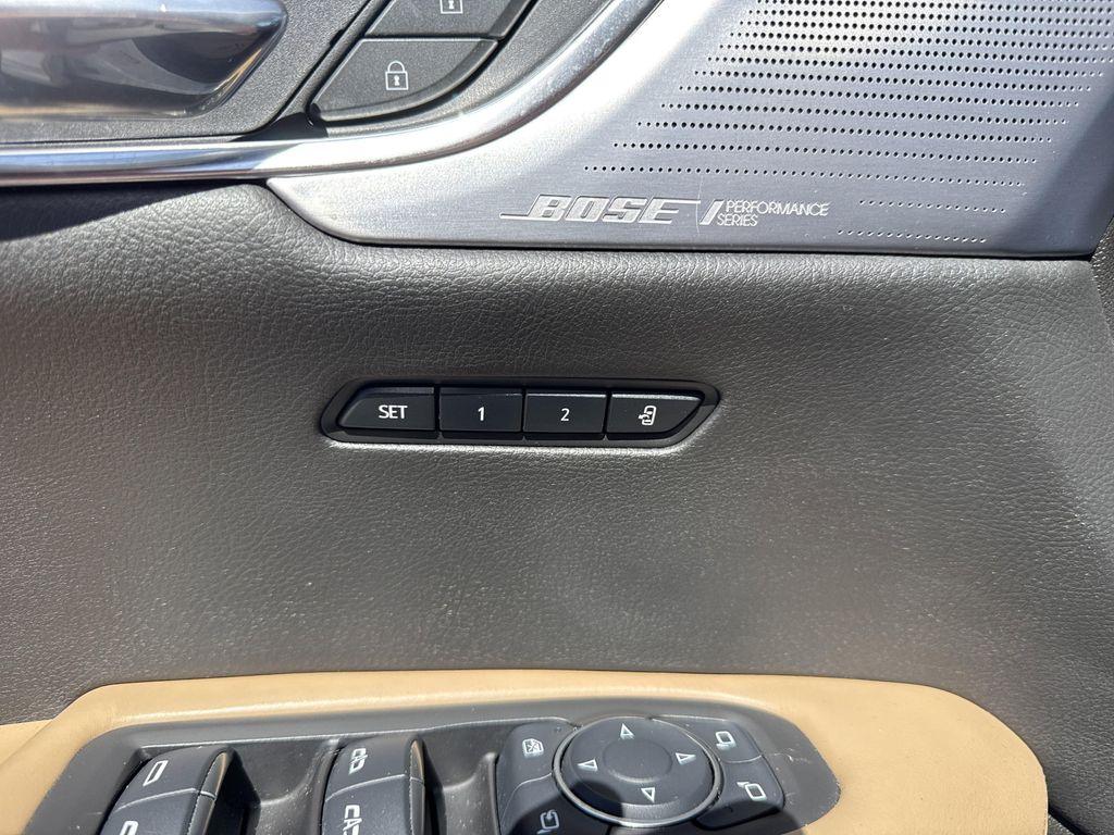 used 2023 Cadillac XT6 car, priced at $36,999