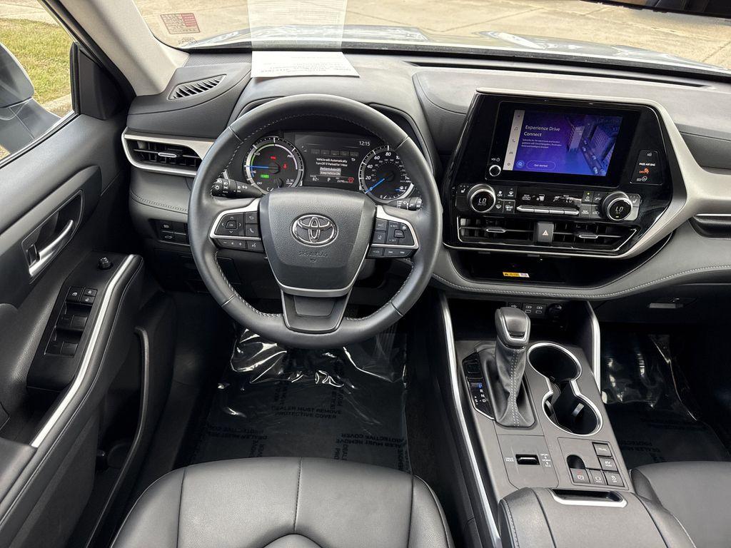 used 2025 Toyota Highlander Hybrid car, priced at $44,397