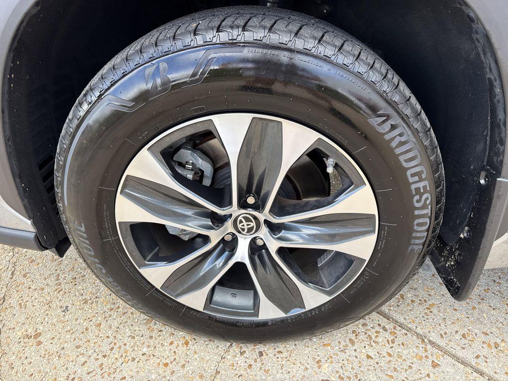 used 2025 Toyota Highlander Hybrid car, priced at $44,397