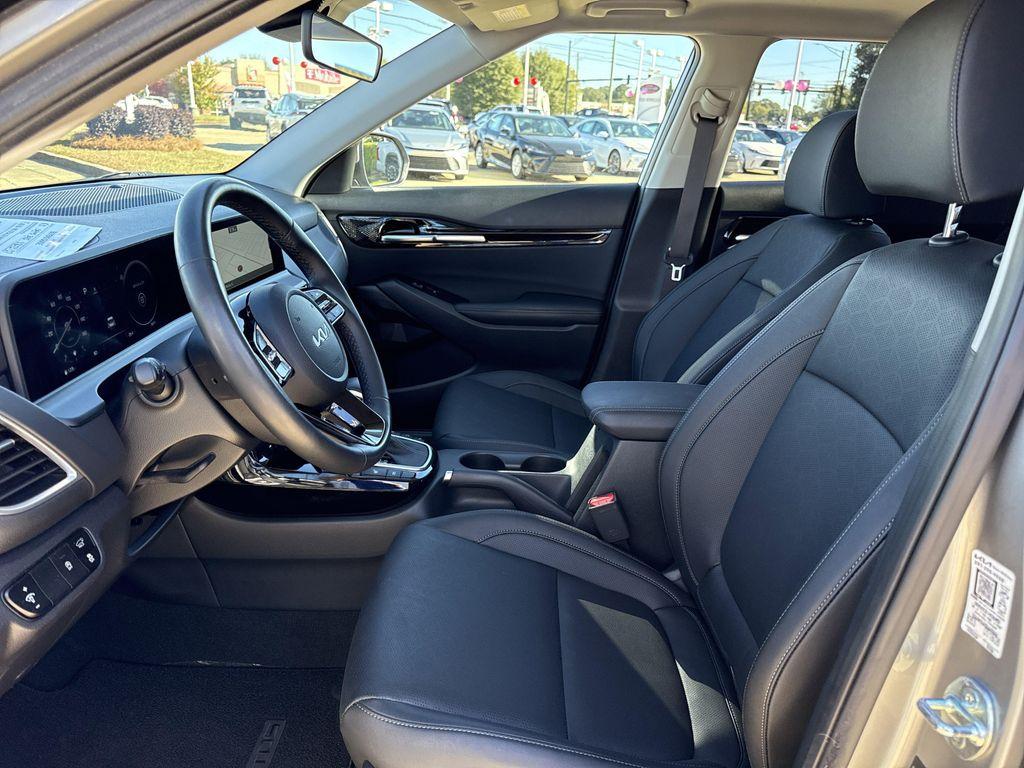 used 2025 Kia Seltos car, priced at $25,987