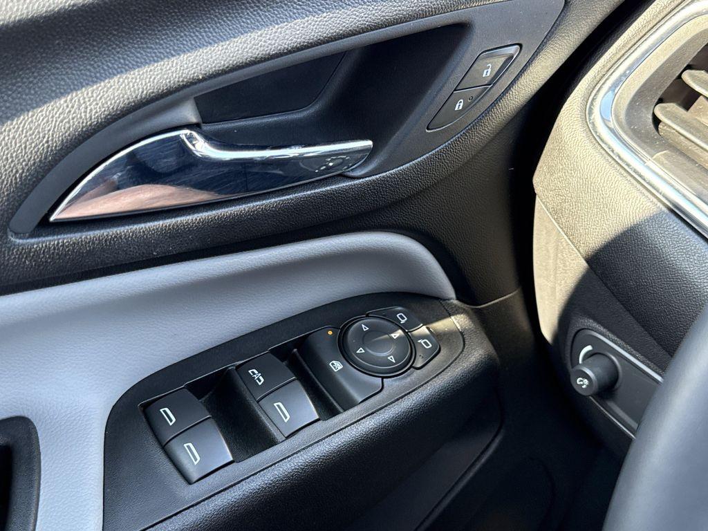 used 2023 Chevrolet Equinox car, priced at $20,994