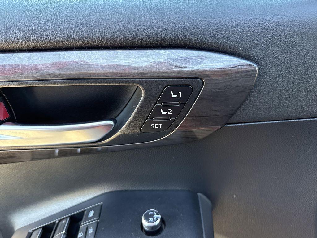 used 2020 Toyota Highlander car, priced at $23,908