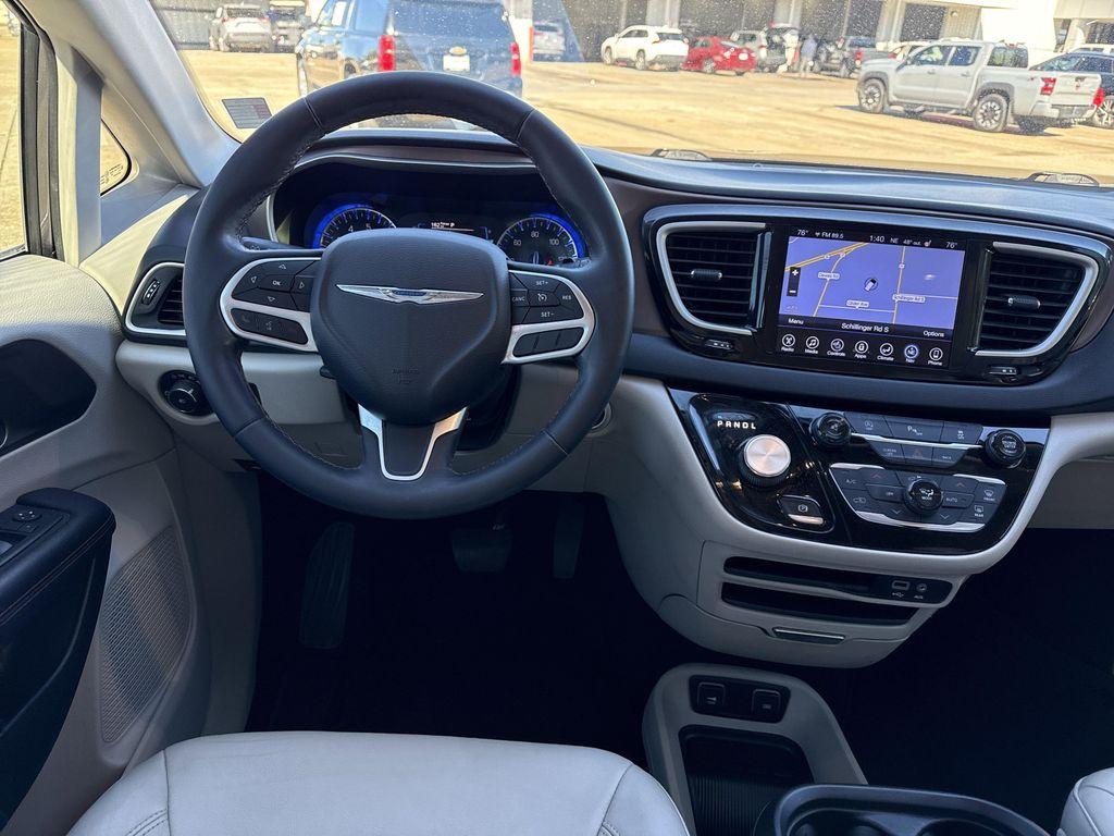 used 2017 Chrysler Pacifica car, priced at $9,997