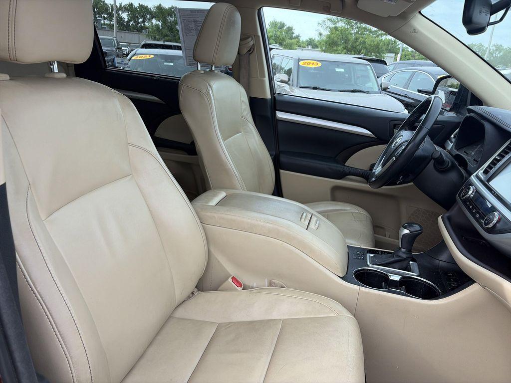 used 2015 Toyota Highlander car, priced at $16,171