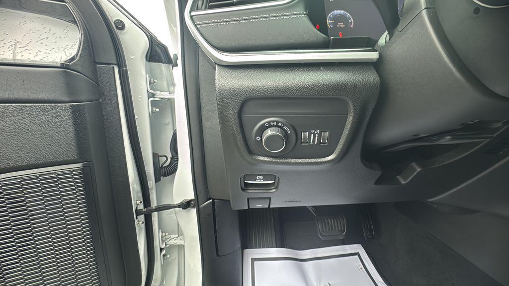 used 2023 Jeep Grand Cherokee L car, priced at $29,995