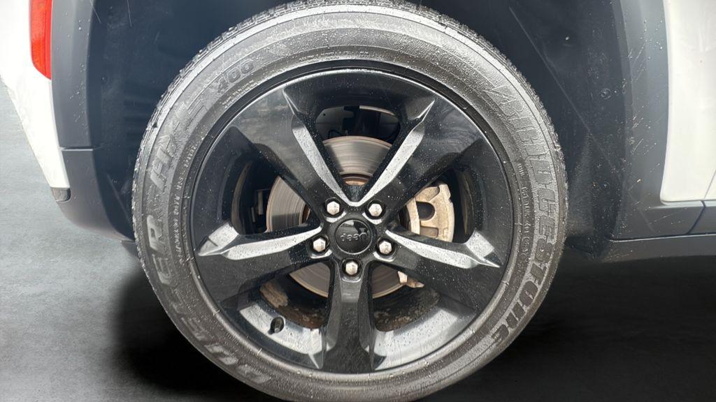 used 2023 Jeep Grand Cherokee L car, priced at $29,995