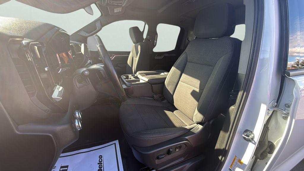 used 2023 GMC Sierra 1500 car, priced at $32,999