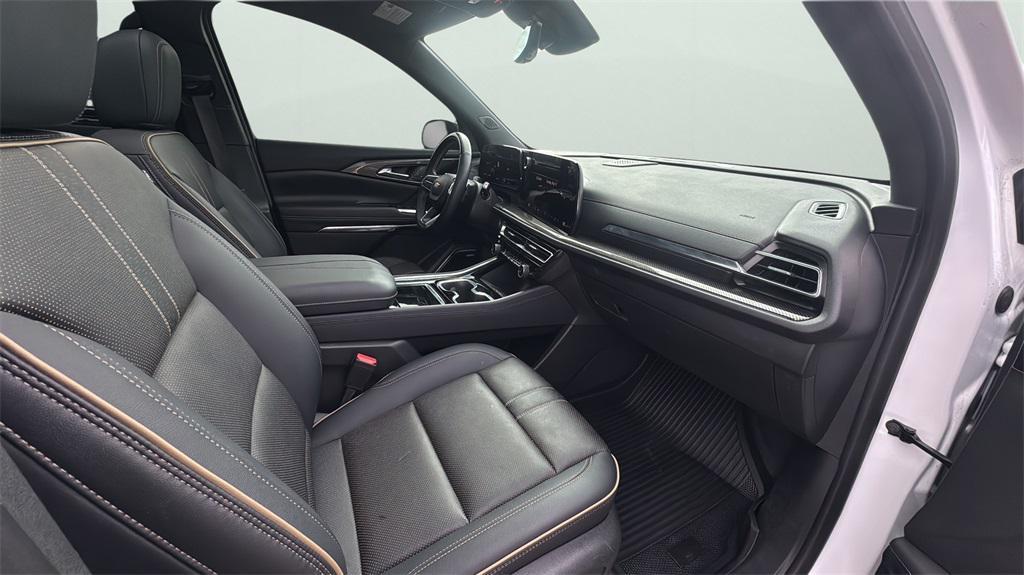 used 2025 Chevrolet Traverse car, priced at $48,995