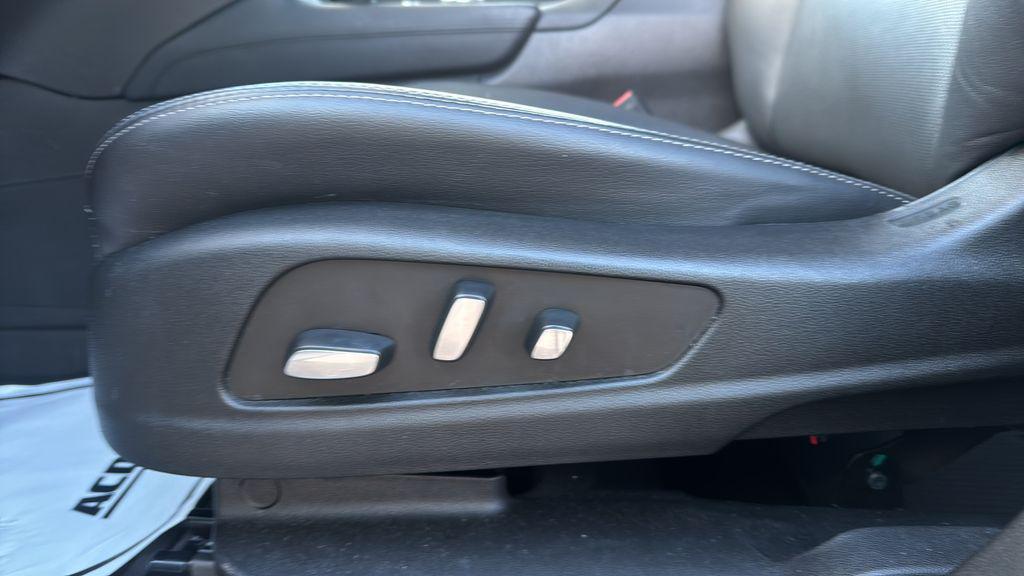 used 2022 Cadillac XT5 car, priced at $27,910