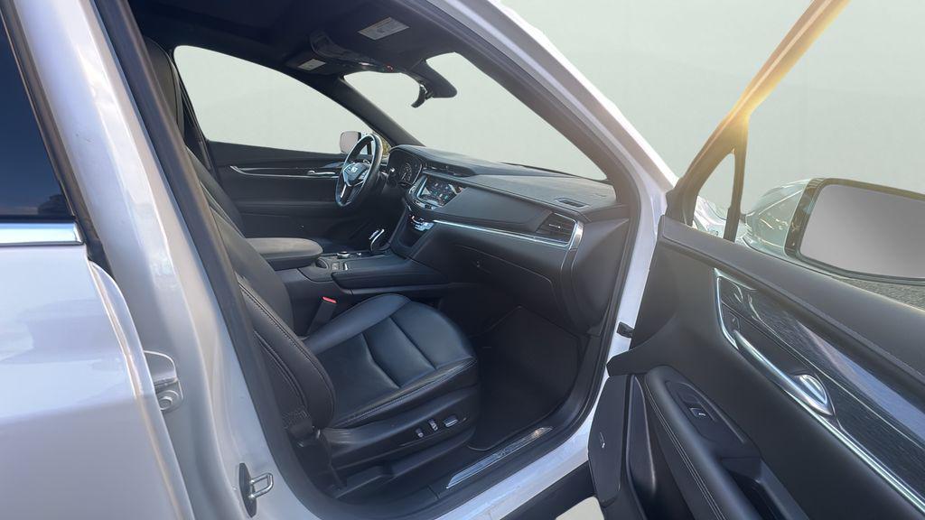 used 2022 Cadillac XT5 car, priced at $27,910