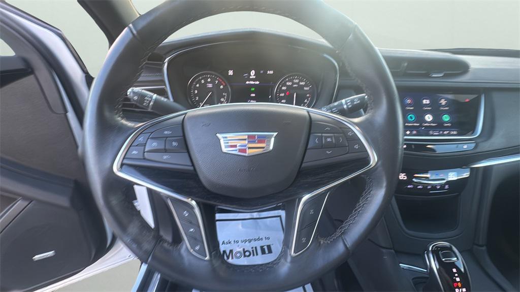 used 2022 Cadillac XT5 car, priced at $29,884