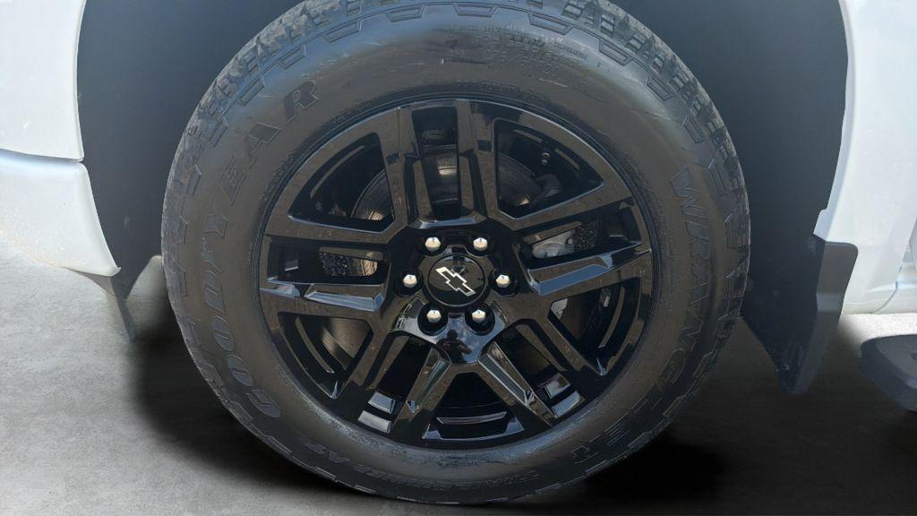 used 2024 Chevrolet Silverado 1500 car, priced at $43,897