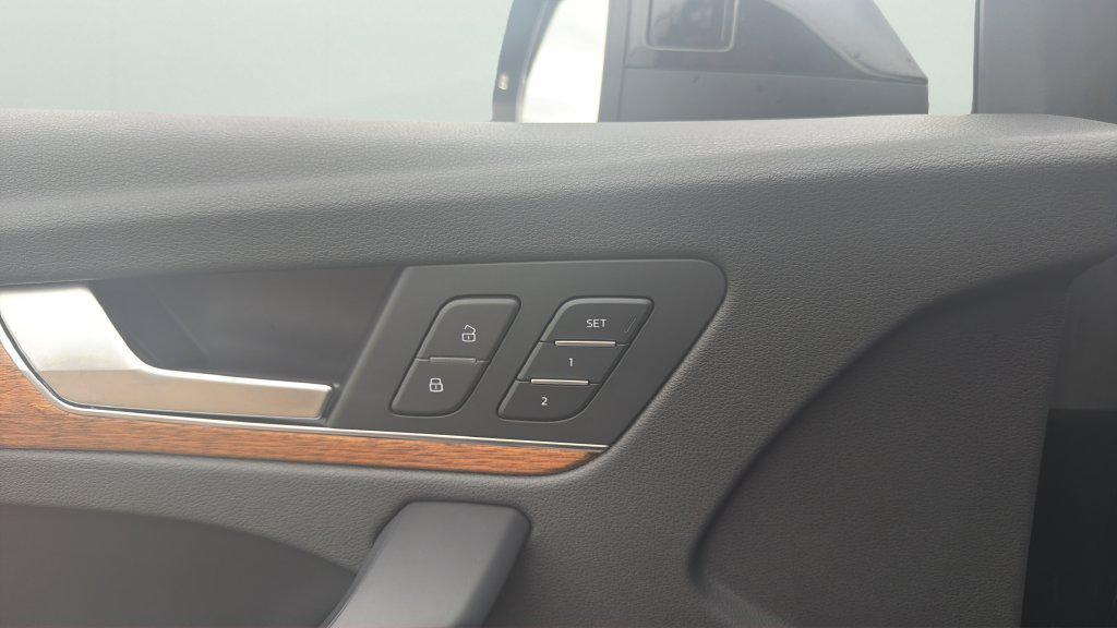Audi Q5 view 25
