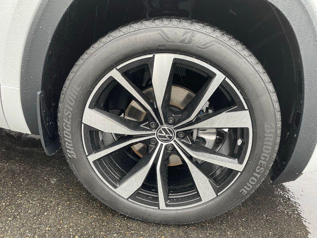 new 2026 Volkswagen Atlas car, priced at $53,320