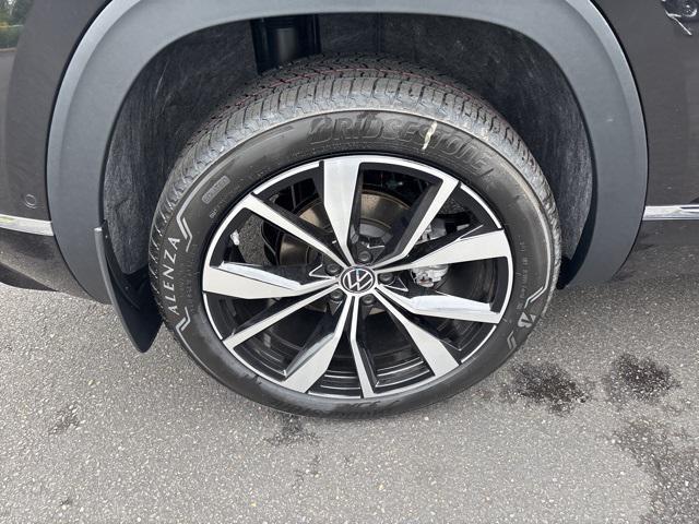 new 2025 Volkswagen Atlas Cross Sport car, priced at $48,458