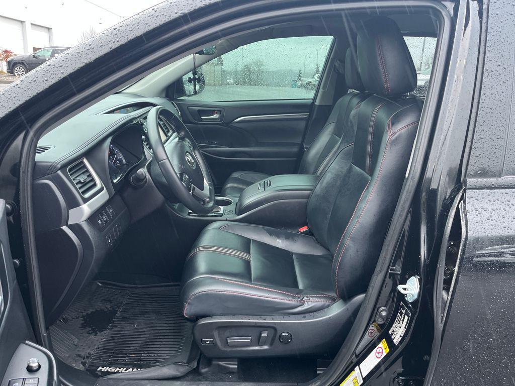 used 2019 Toyota Highlander car, priced at $29,667