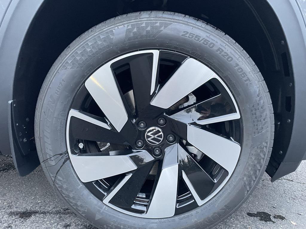 new 2026 Volkswagen Atlas Cross Sport car, priced at $46,613