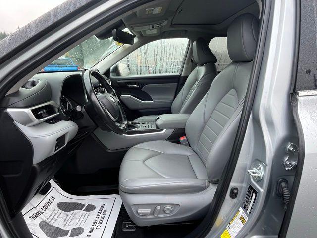 used 2022 Toyota Highlander car, priced at $30,872
