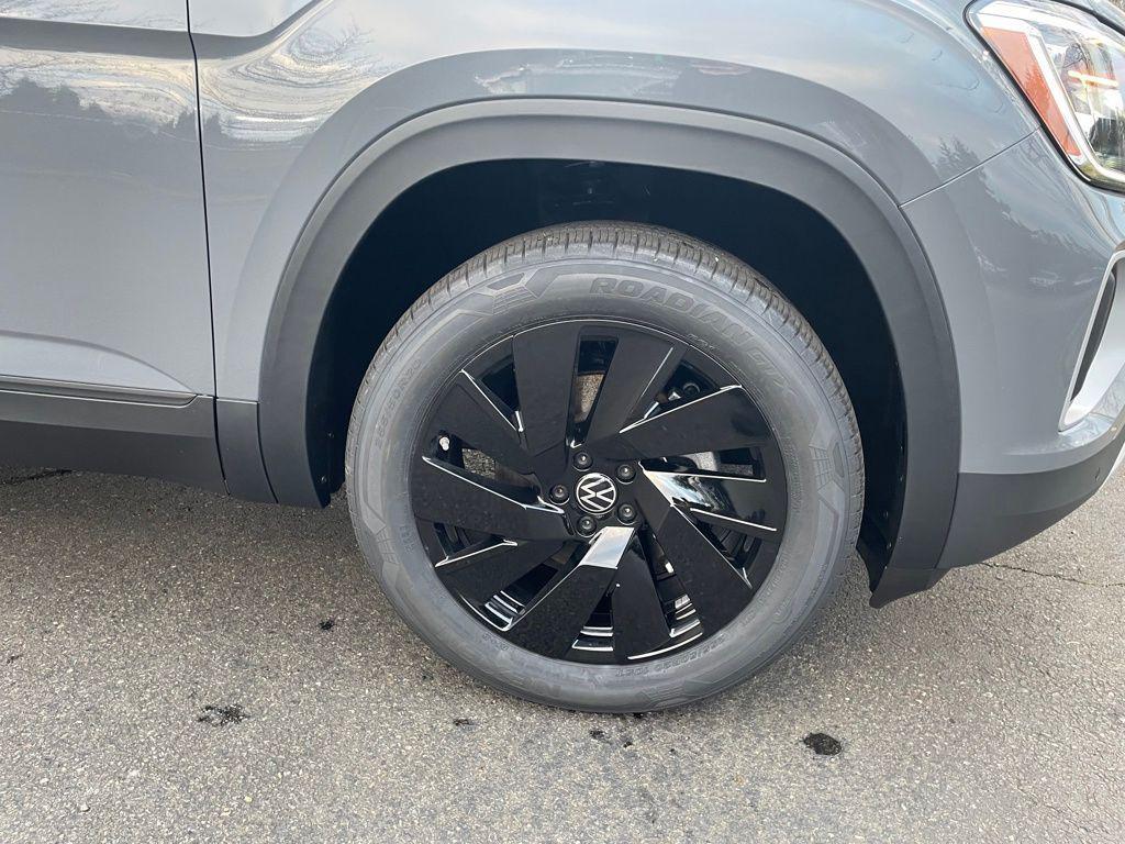 new 2026 Volkswagen Atlas car, priced at $45,605