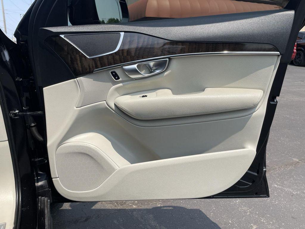 2018 Onyx Black Metallic Volvo XC90
