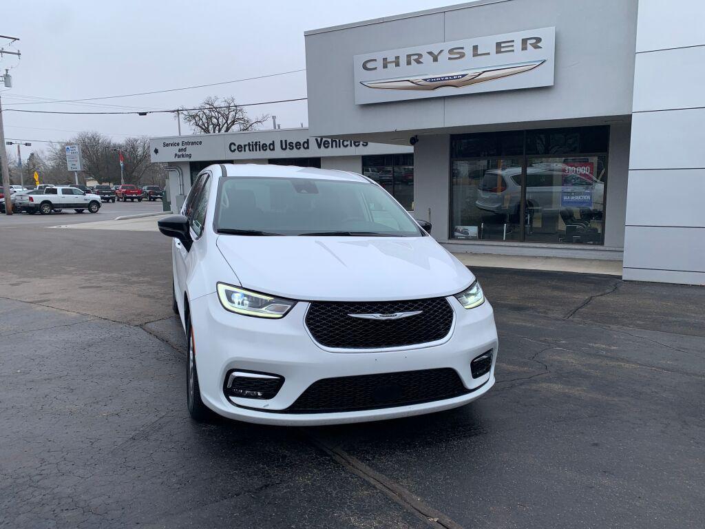 used 2024 Chrysler Pacifica car, priced at $25,995