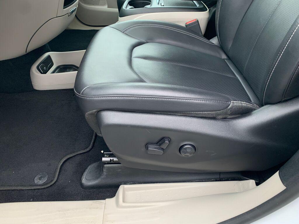 used 2024 Chrysler Pacifica car, priced at $25,995