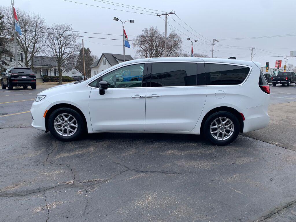 used 2024 Chrysler Pacifica car, priced at $25,995