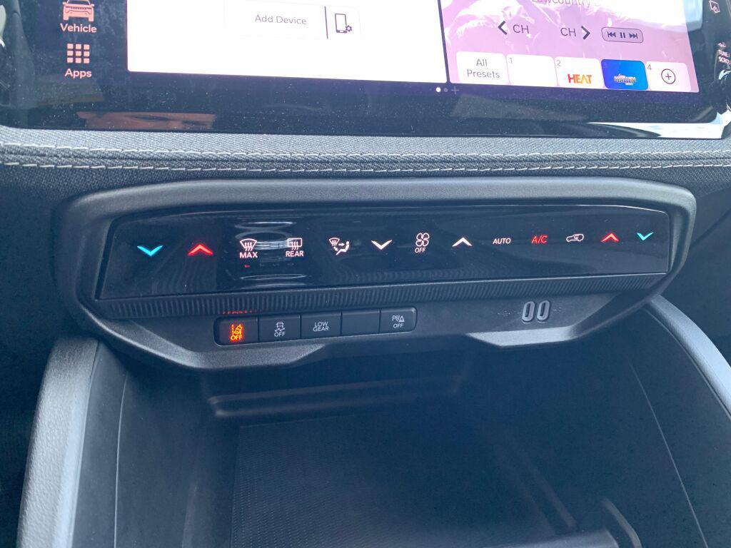 new 2026 Jeep Cherokee car, priced at $40,570