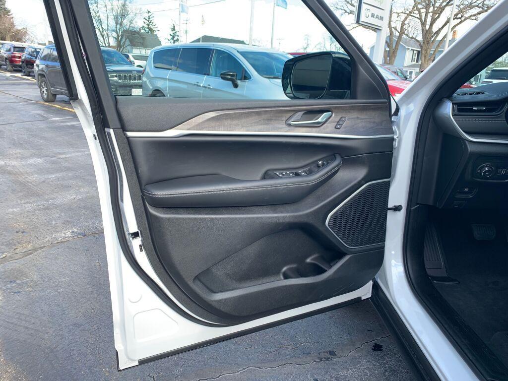 new 2026 Jeep Grand Cherokee car, priced at $47,707