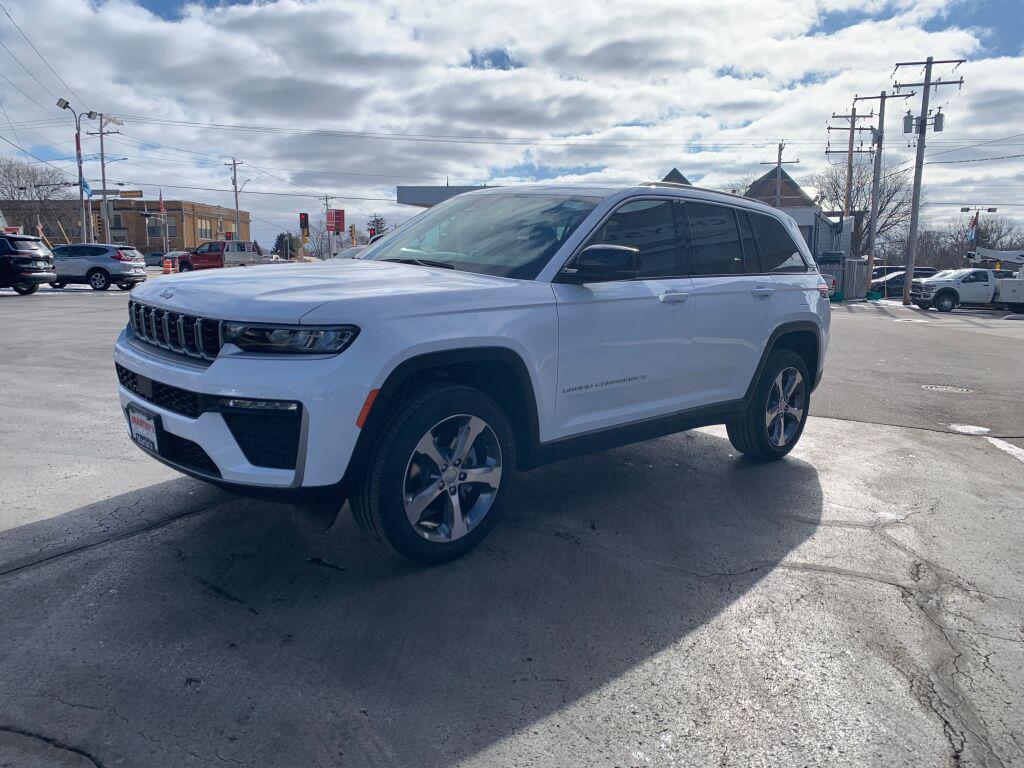 new 2026 Jeep Grand Cherokee car, priced at $47,707