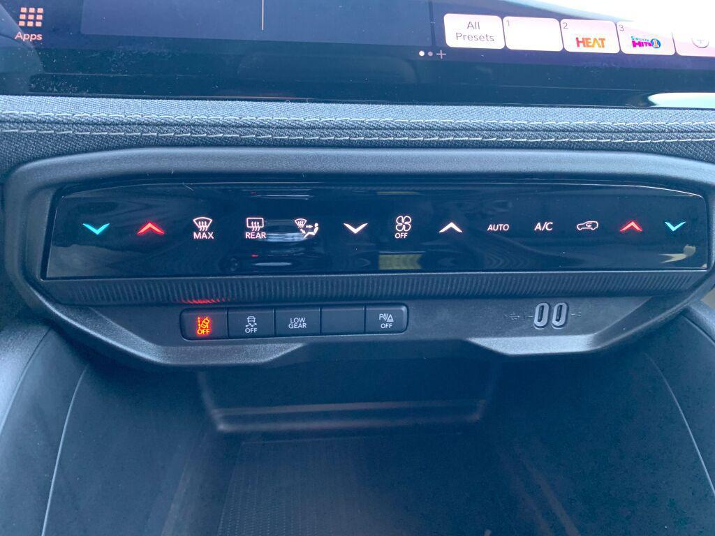 new 2026 Jeep Cherokee car, priced at $40,099