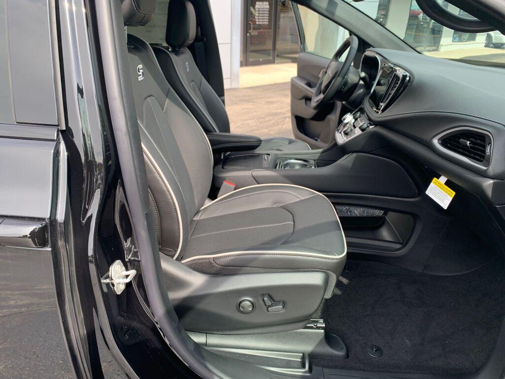 new 2027 Chrysler Pacifica car, priced at $55,470