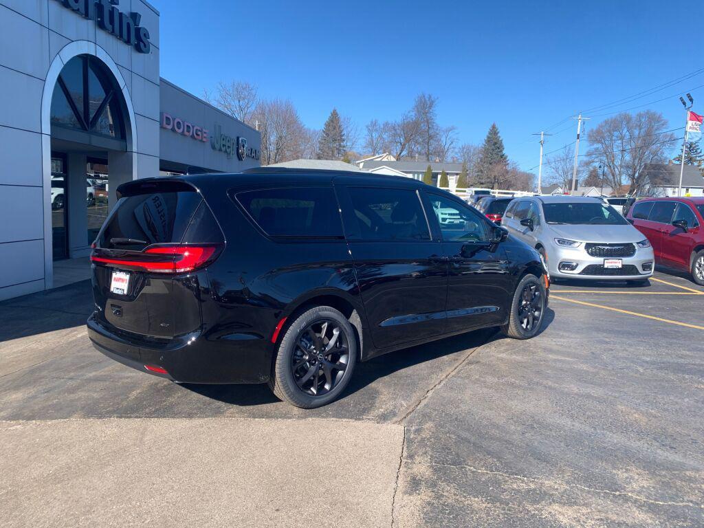 new 2026 Chrysler Pacifica car, priced at $51,312