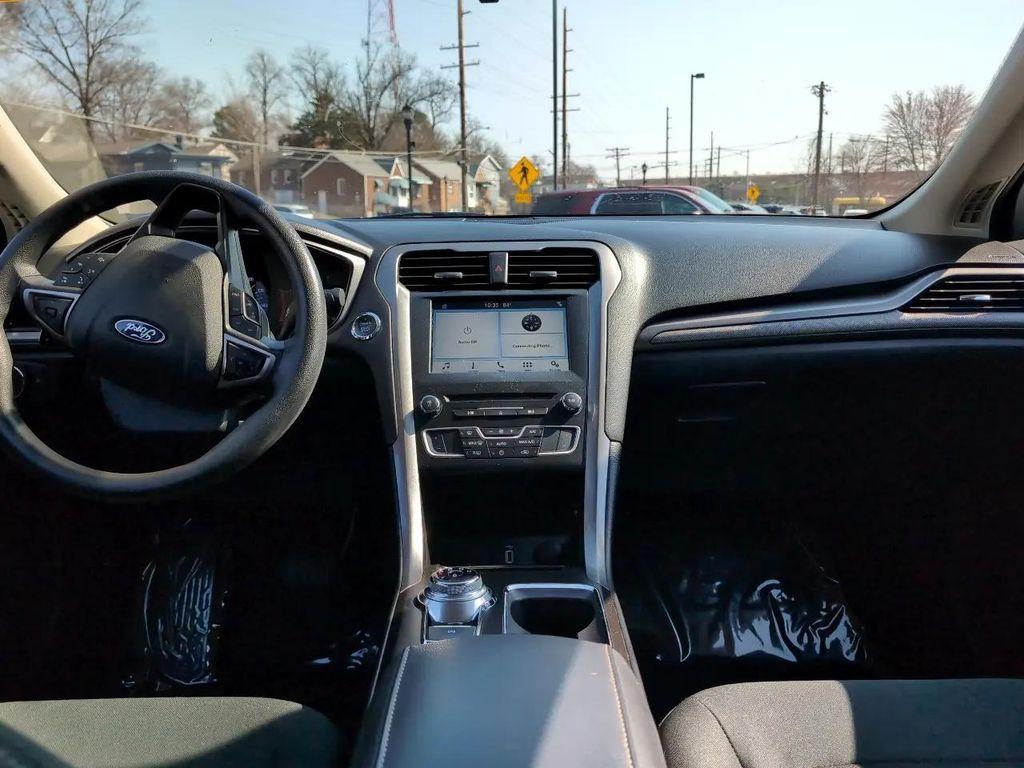 2018 WHITE Ford Fusion
