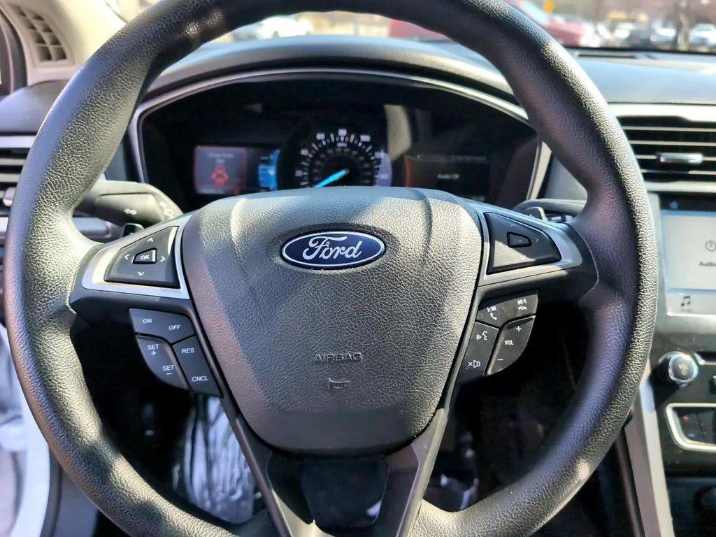 2018 WHITE Ford Fusion