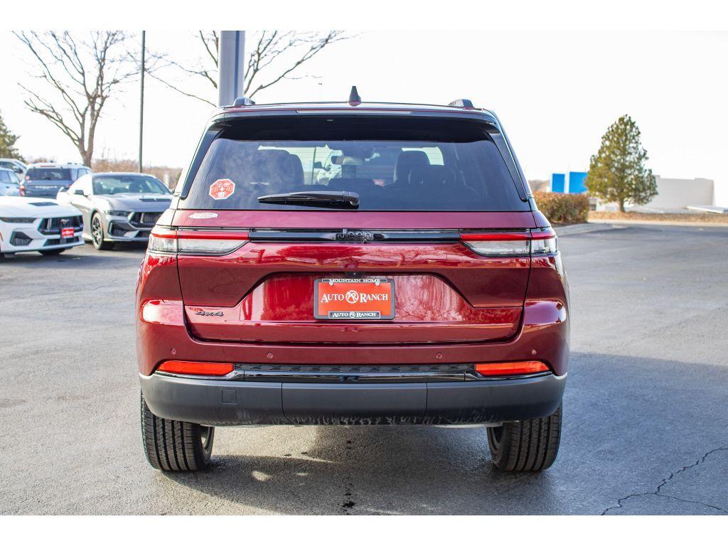 new 2025 Jeep Grand Cherokee car, priced at $42,750