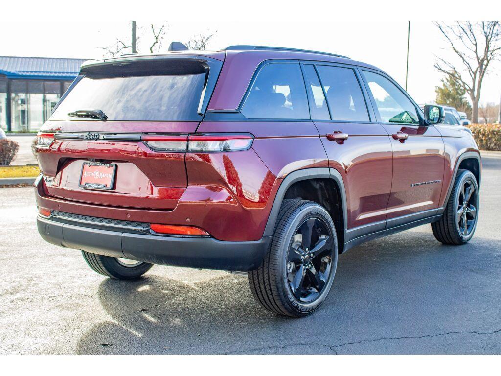 new 2025 Jeep Grand Cherokee car, priced at $42,750