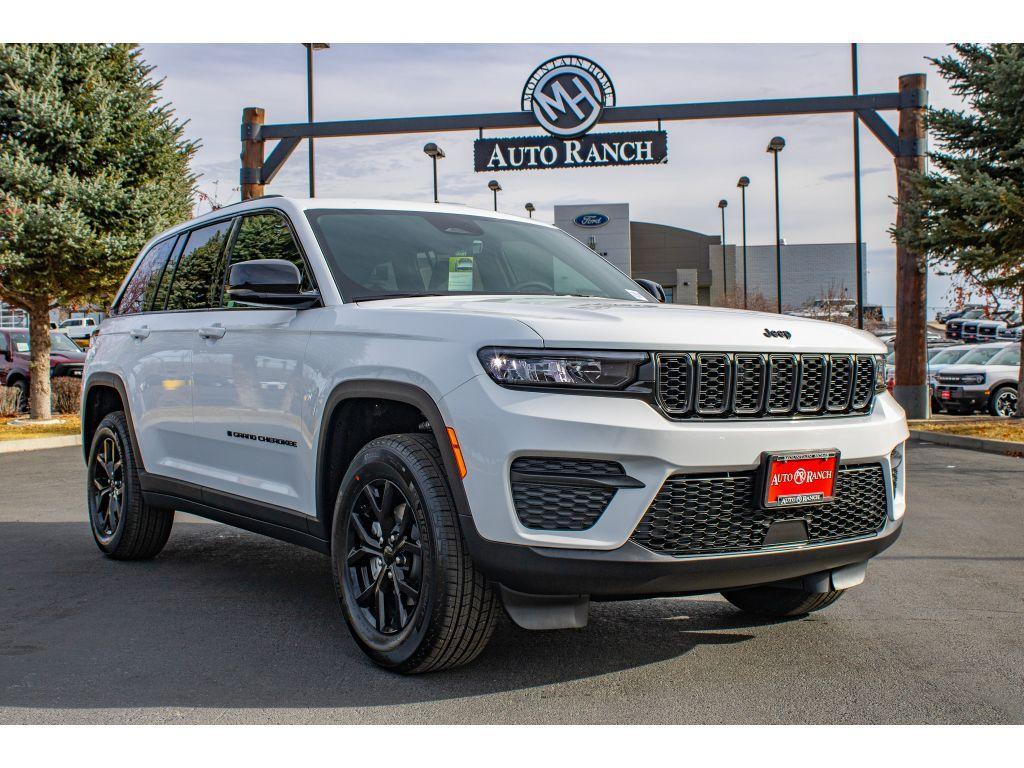 new 2025 Jeep Grand Cherokee car, priced at $40,750