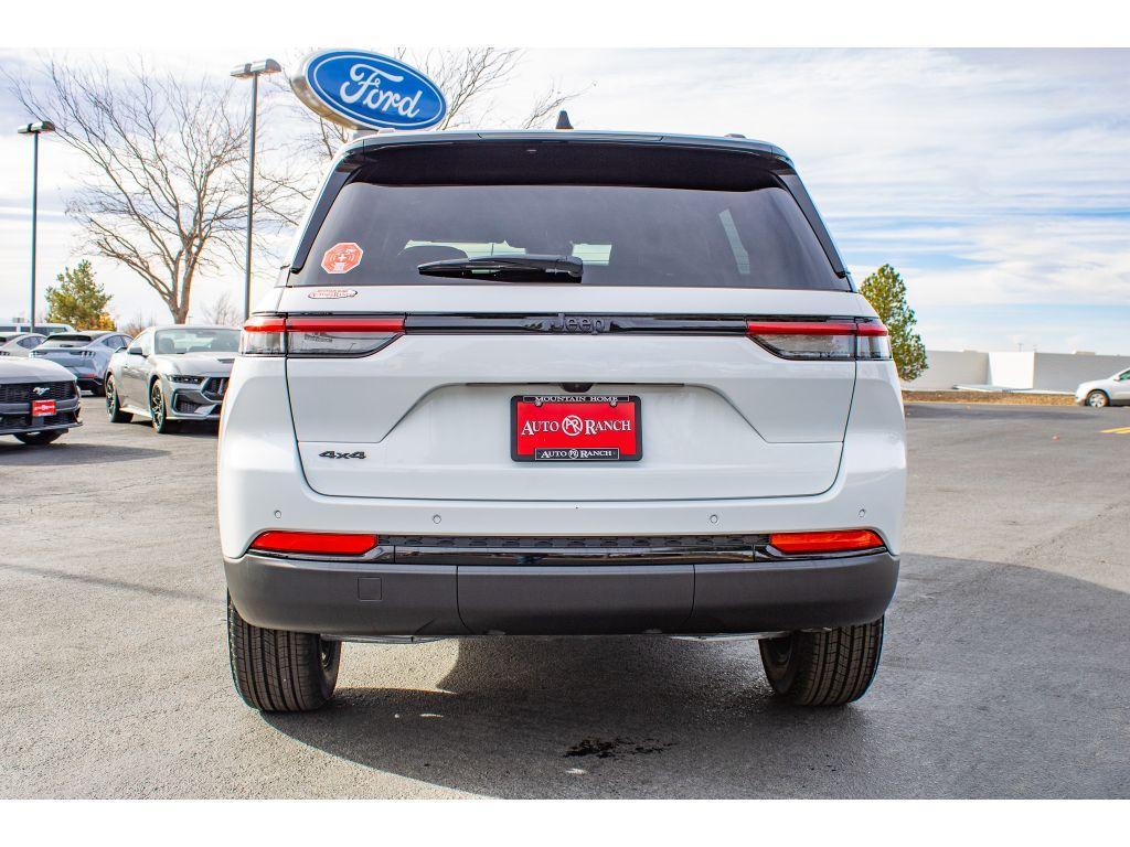 new 2025 Jeep Grand Cherokee car, priced at $40,750