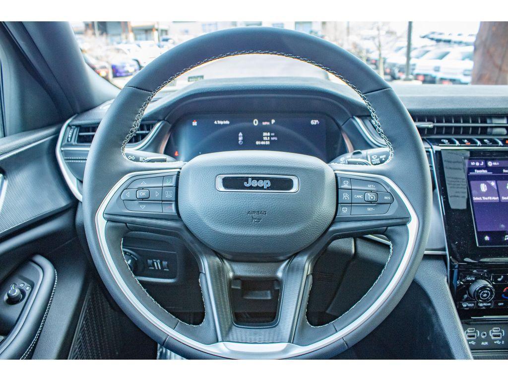 new 2025 Jeep Grand Cherokee car, priced at $40,750