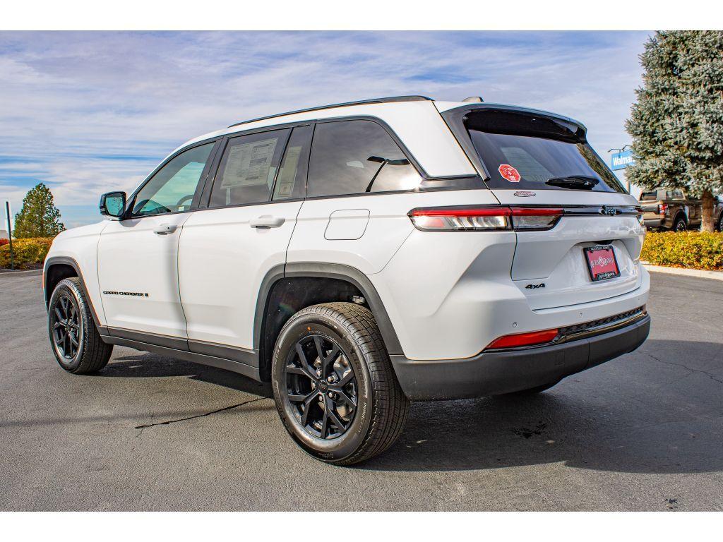 new 2025 Jeep Grand Cherokee car, priced at $40,750