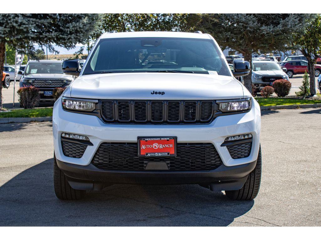 new 2025 Jeep Grand Cherokee car, priced at $43,250